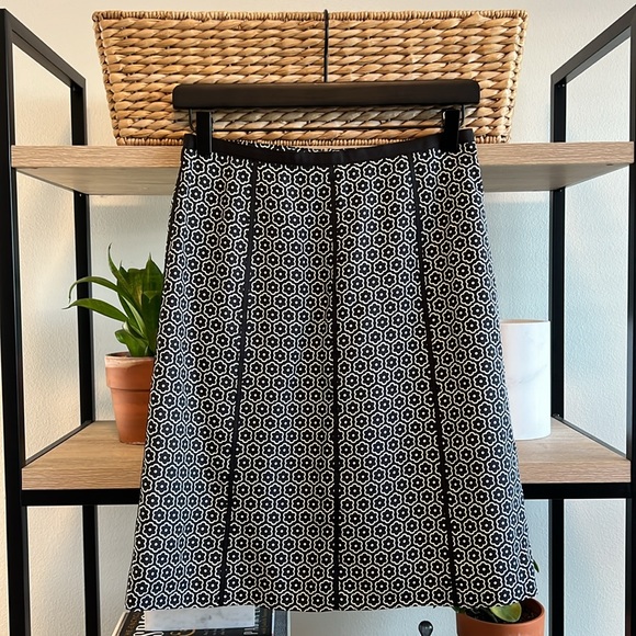 Ann Taylor Dresses & Skirts - Ann Taylor 100% Silk Black & White Floral Classic Skirt, 2P